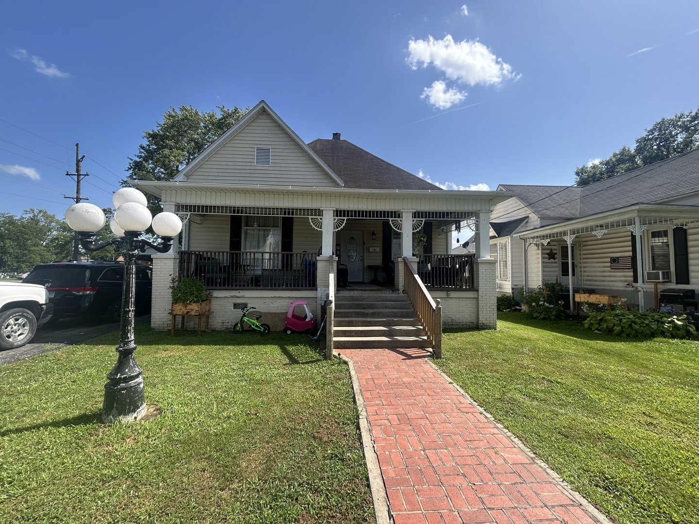 107 W Lincoln Street Property Photo 2