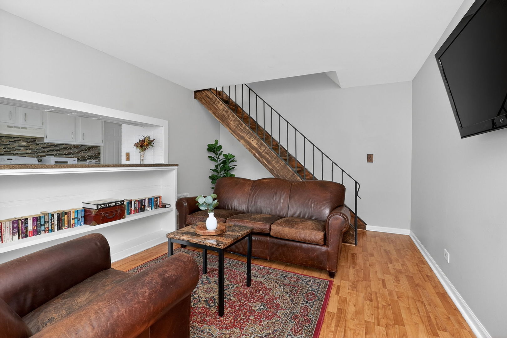 419 Sidney Avenue C Property Photo 2