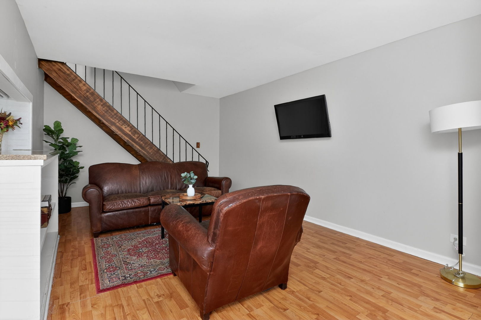 419 Sidney Avenue C Property Photo 4