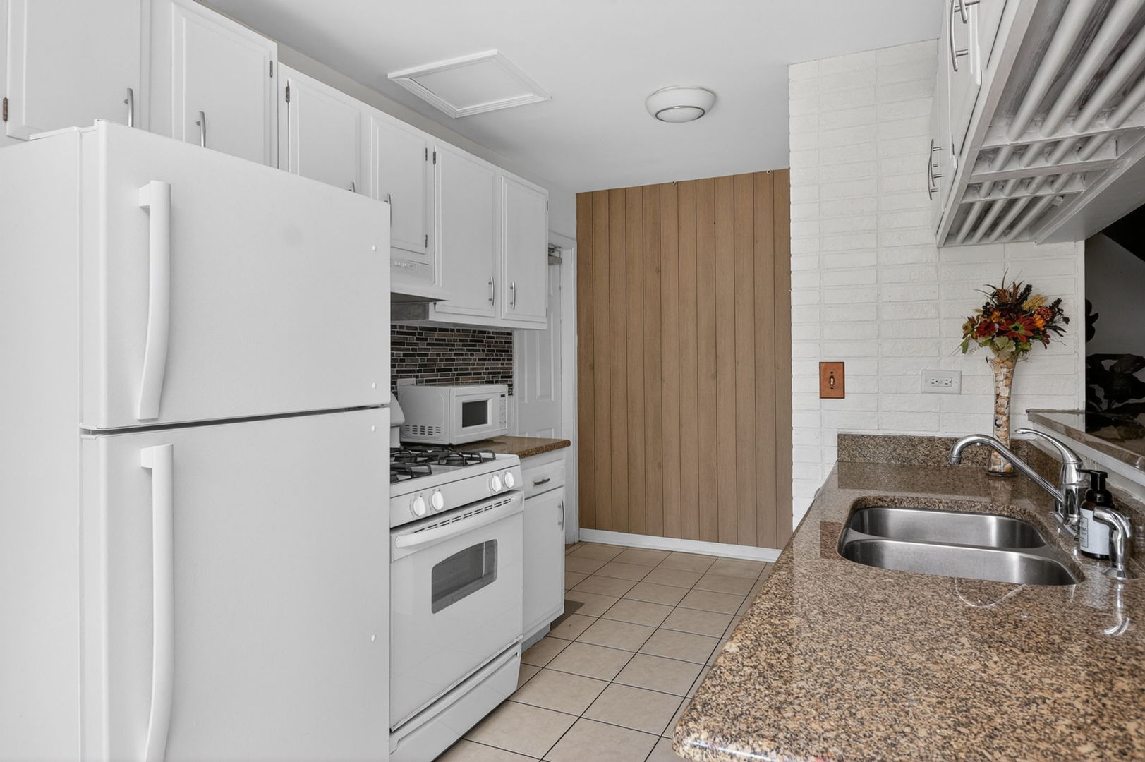419 Sidney Avenue C Property Photo 7