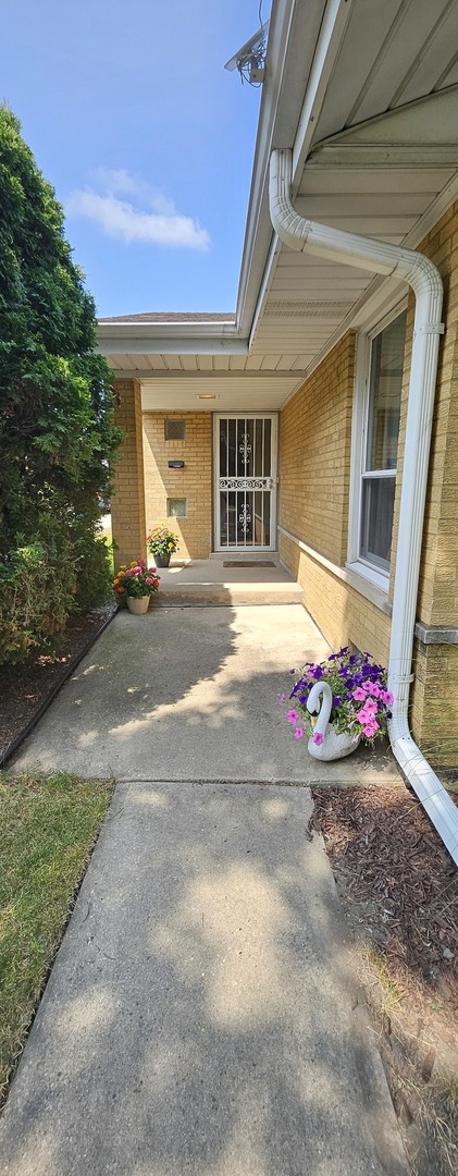 1614 Forest Road Property Photo 4