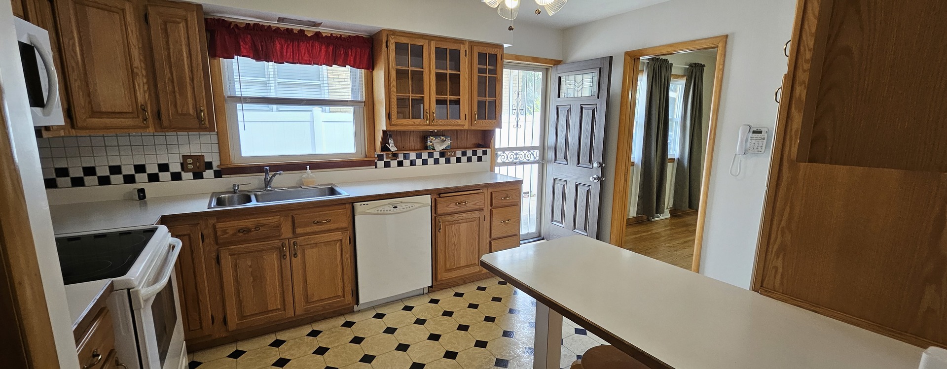 1614 Forest Road Property Photo 9