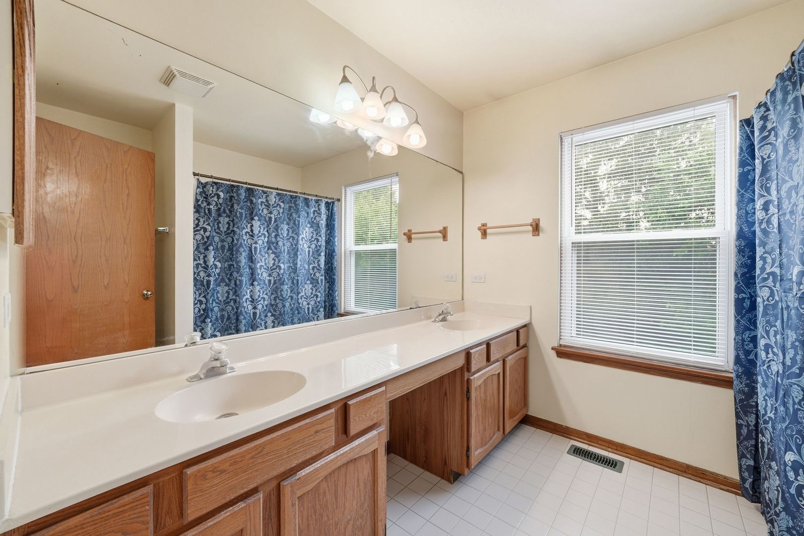 12709761 Property Photo 24