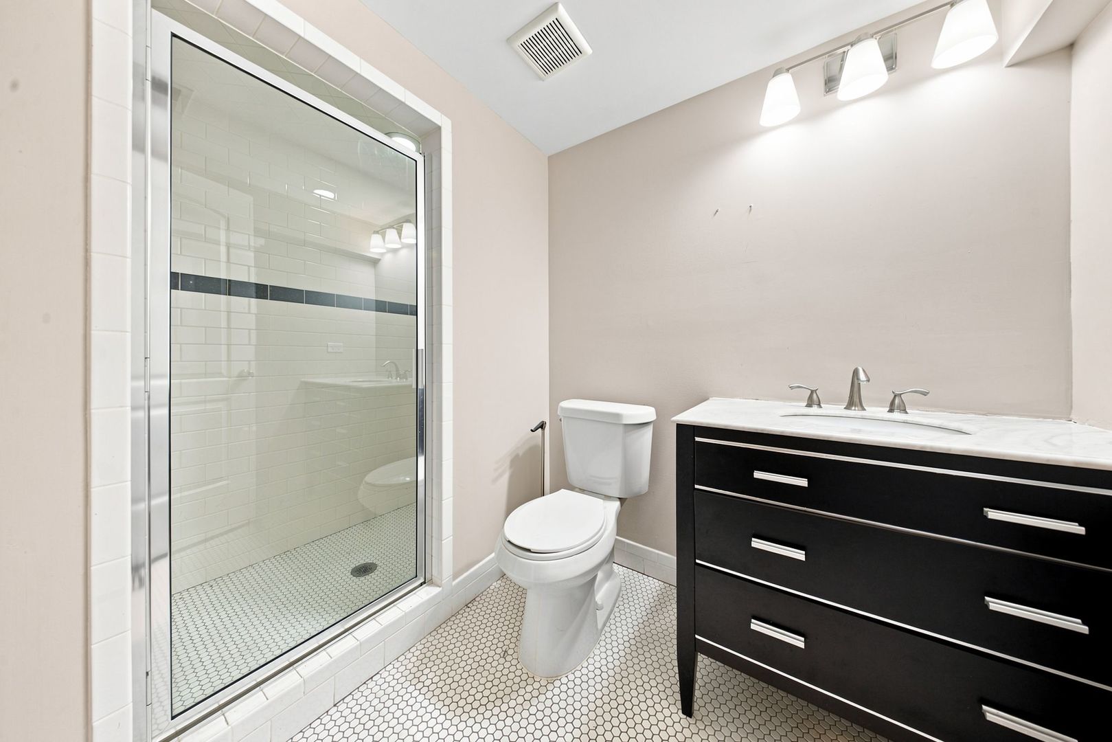 5337 W Barry Avenue Property Photo 20