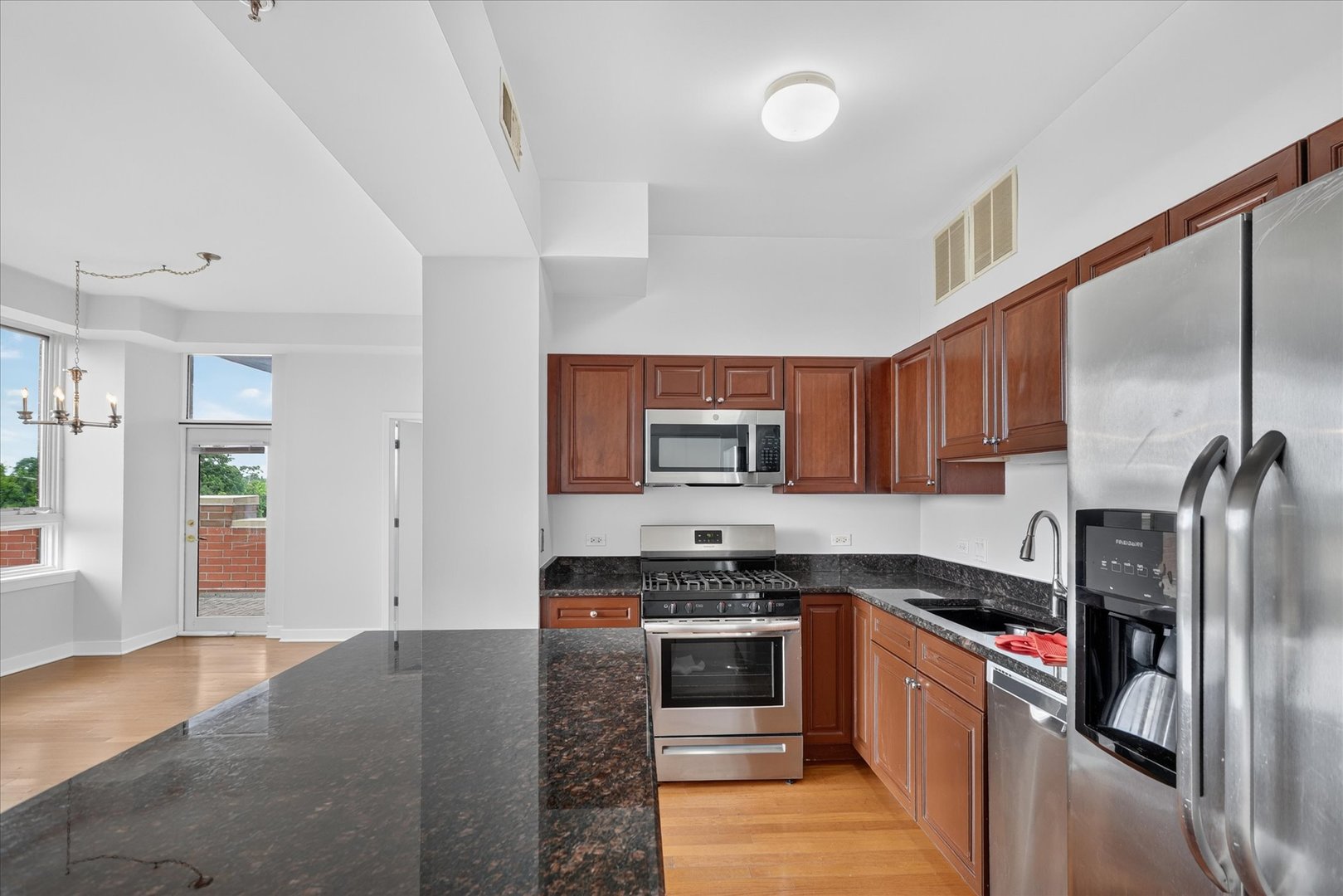 6000 N Cicero Avenue 302 Property Photo 8