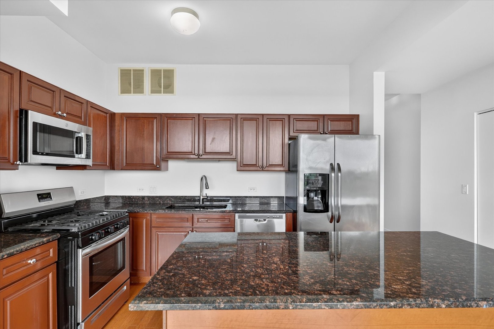 6000 N Cicero Avenue 302 Property Photo 9