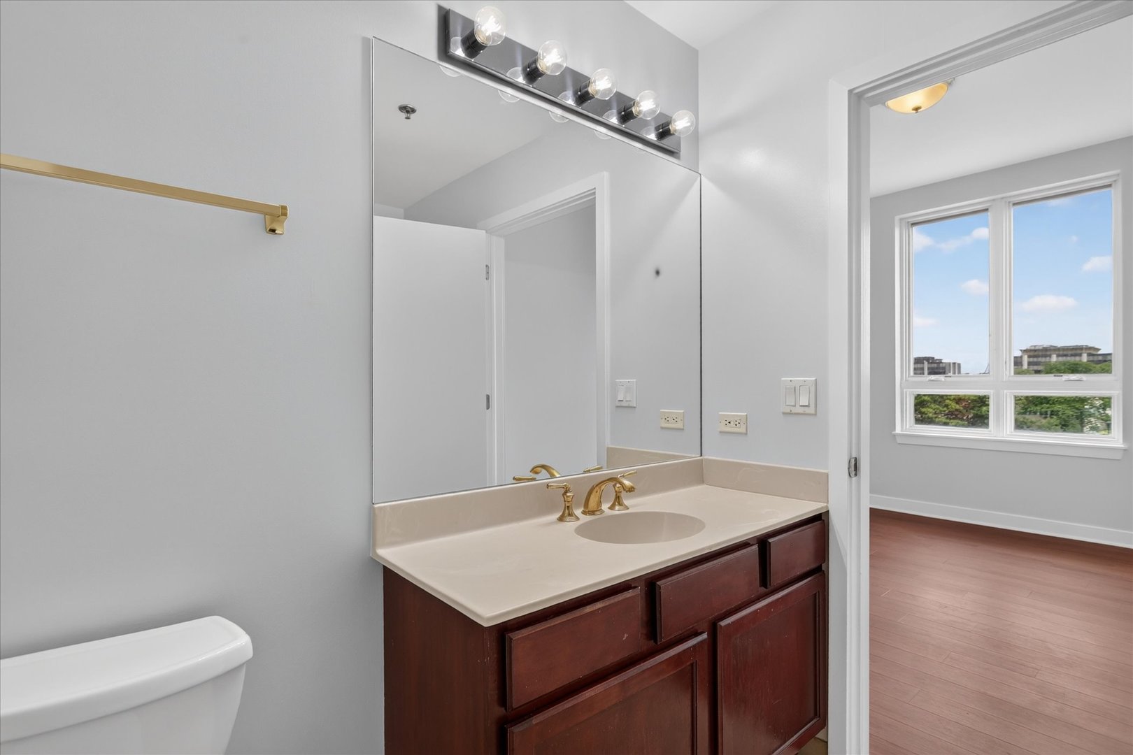 6000 N Cicero Avenue 302 Property Photo 23