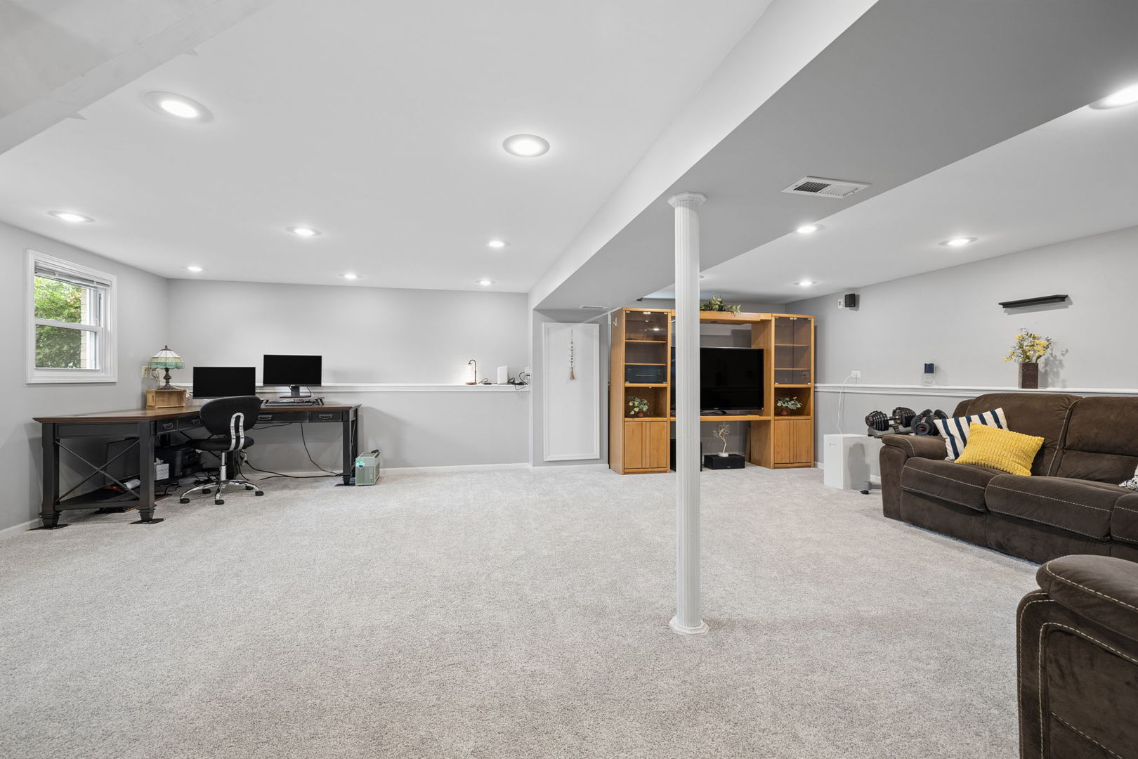 5700 Victoria Drive Property Photo 14
