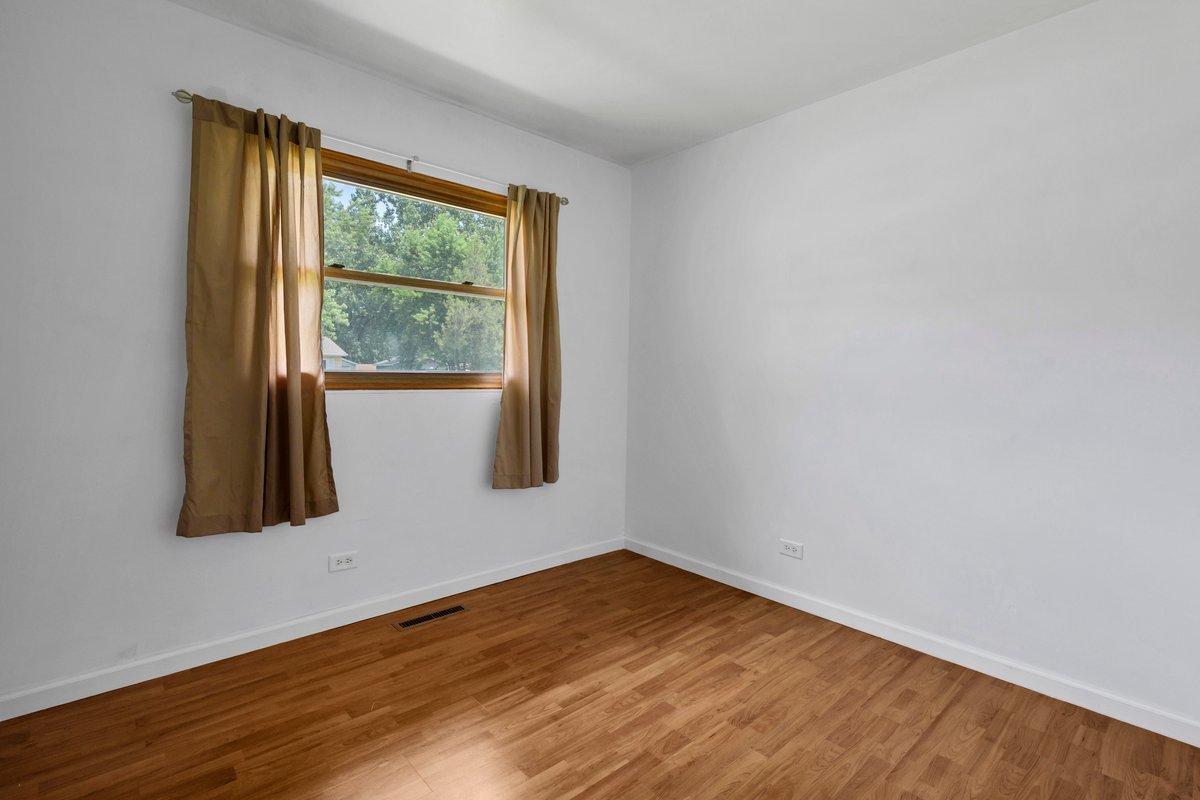 18595 W Pamela Place Property Photo 9