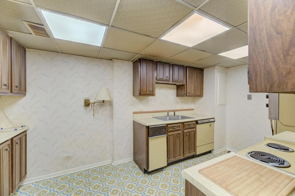 465 W Dominion Drive 204 Property Photo 11