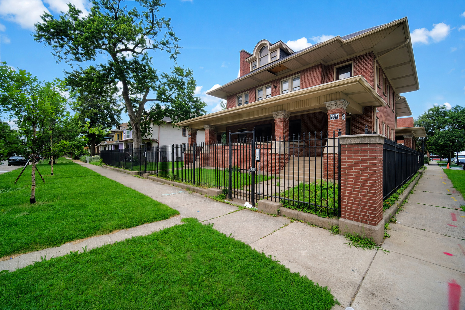 446 N Pine Avenue Property Photo 2