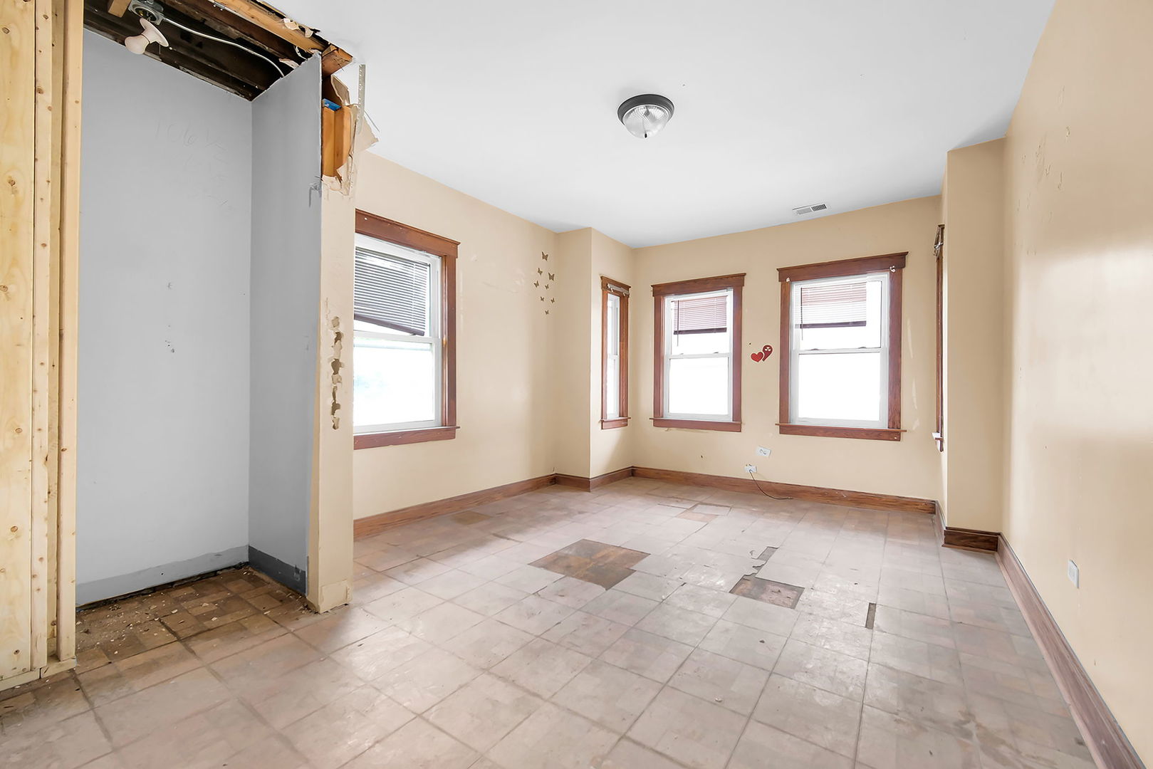 446 N Pine Avenue Property Photo 7