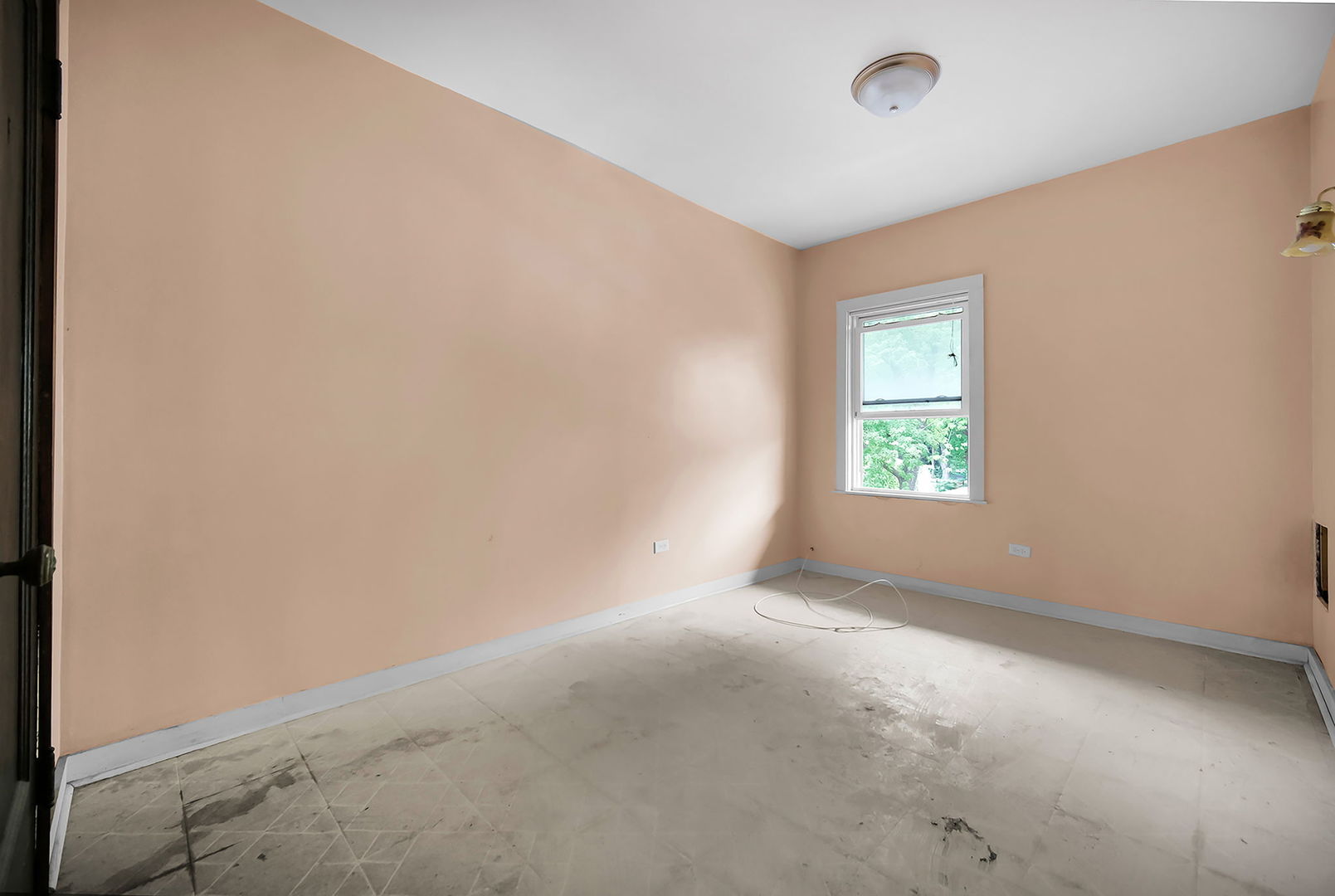 446 N Pine Avenue Property Photo 8