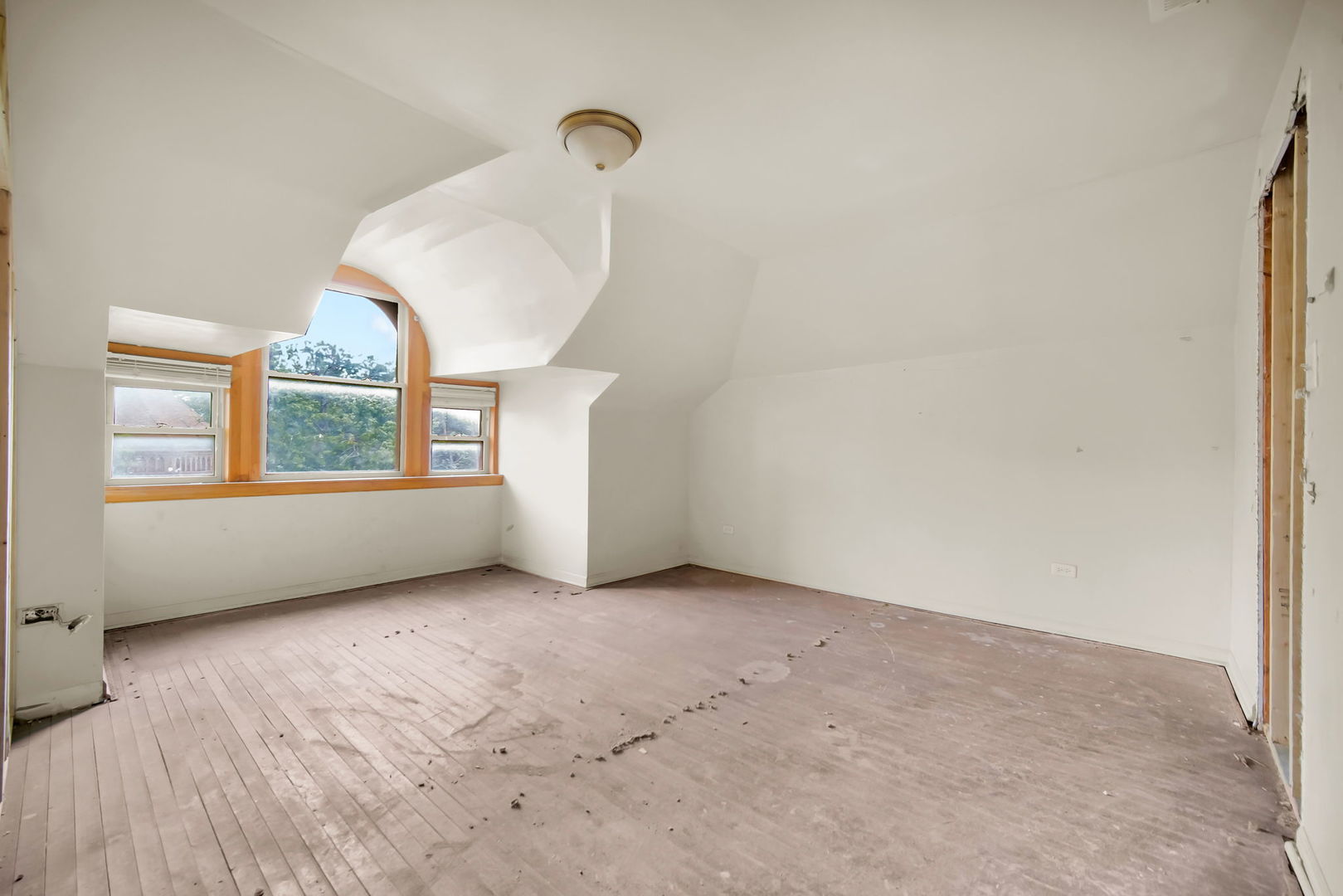 446 N Pine Avenue Property Photo 12