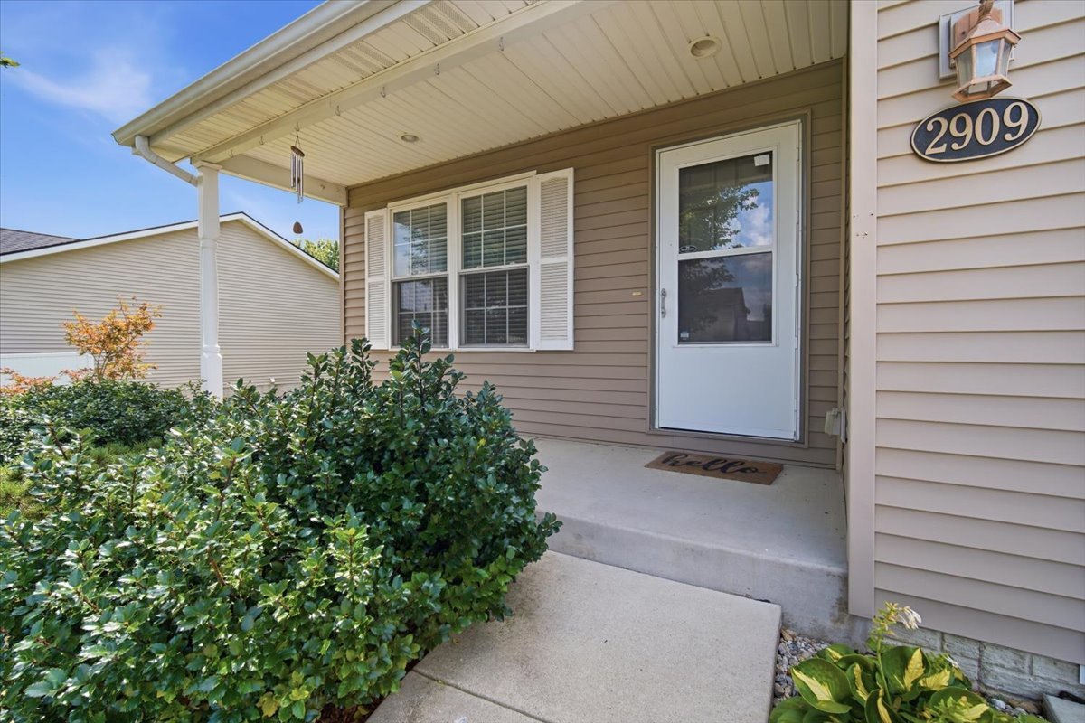 2909 Breezewood Boulevard Property Photo 2