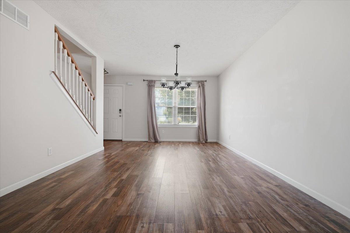 2909 Breezewood Boulevard Property Photo 6