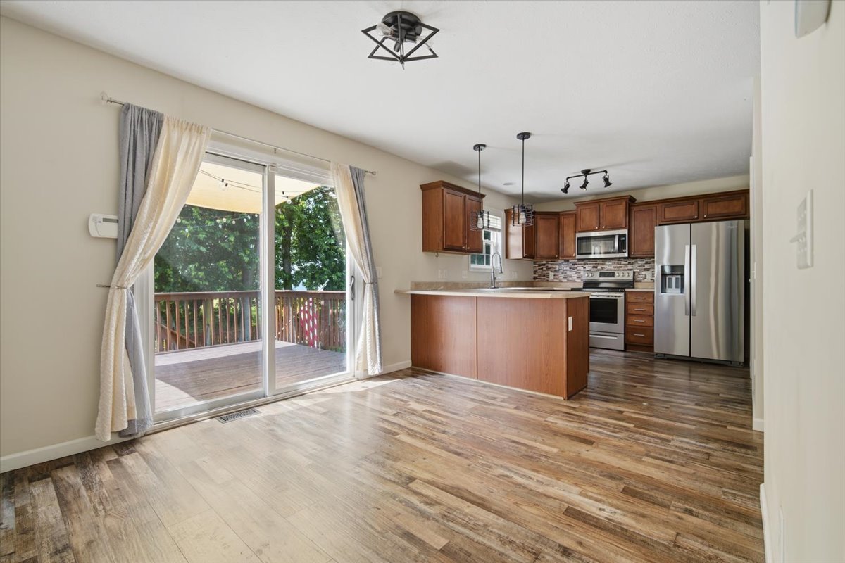 2909 Breezewood Boulevard Property Photo 8