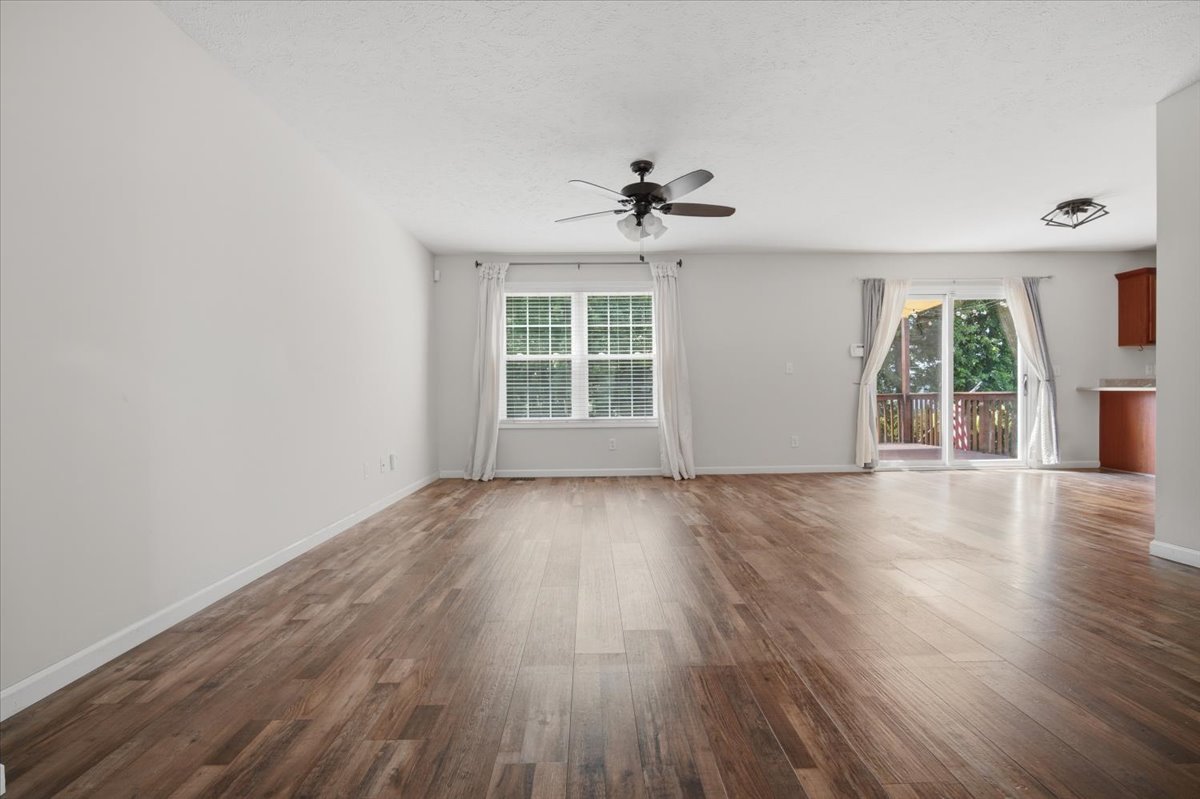 2909 Breezewood Boulevard Property Photo 11
