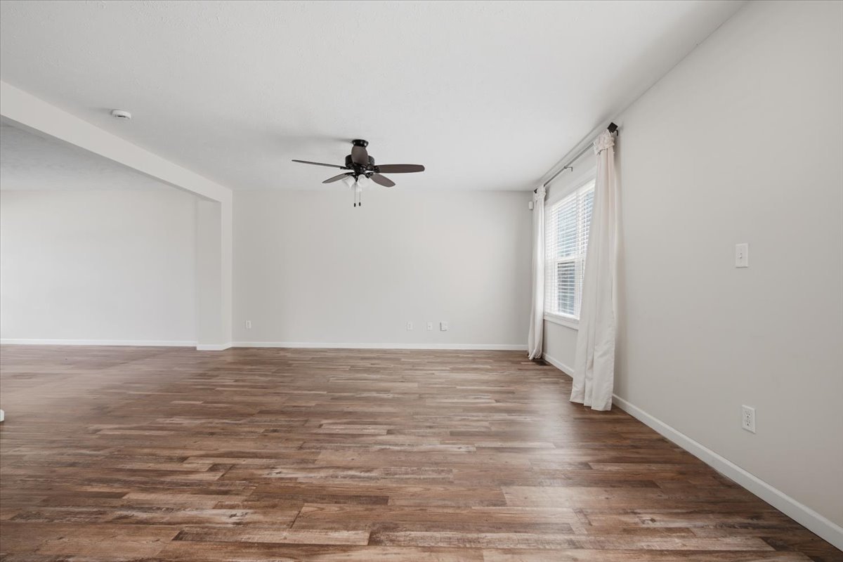 2909 Breezewood Boulevard Property Photo 13