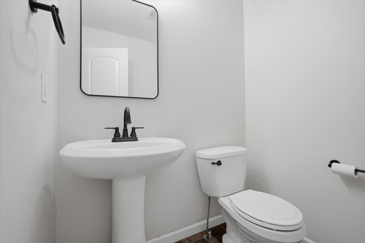 2909 Breezewood Boulevard Property Photo 15