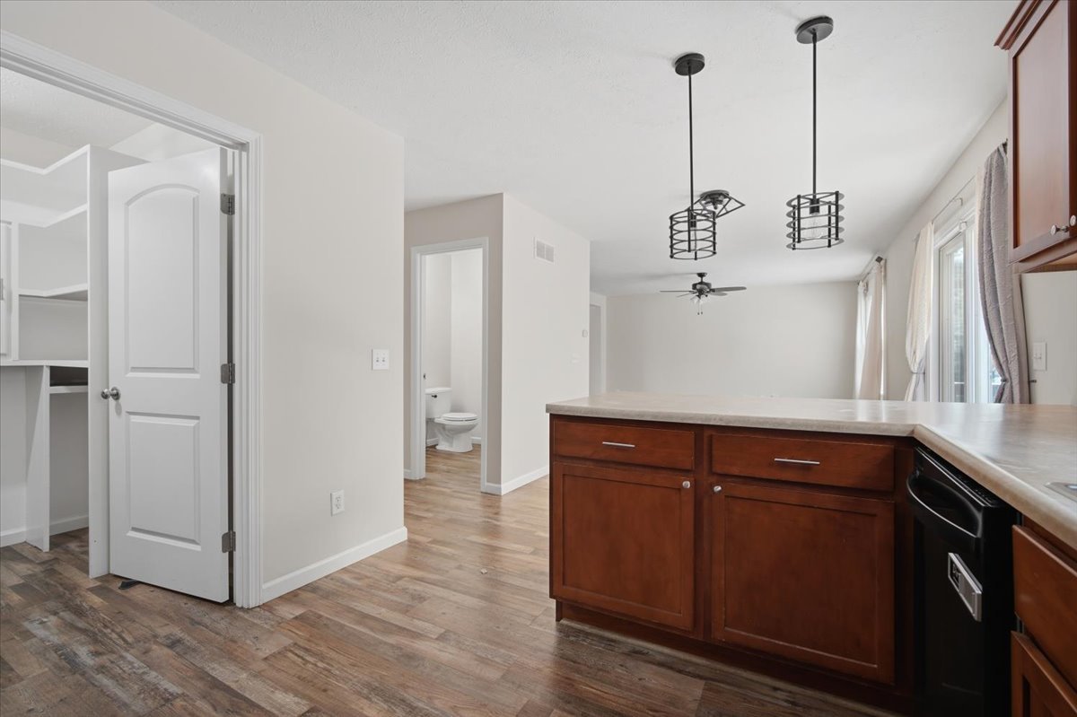 2909 Breezewood Boulevard Property Photo 17