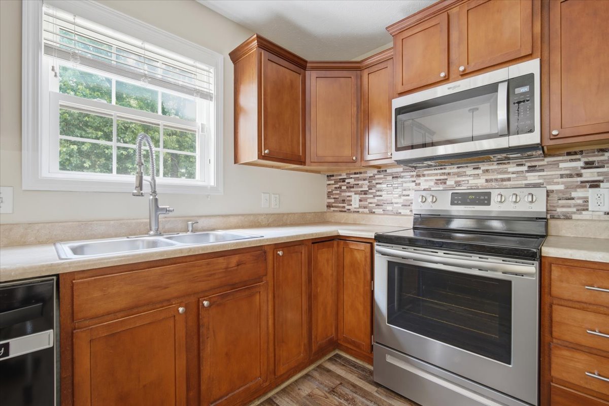 2909 Breezewood Boulevard Property Photo 18