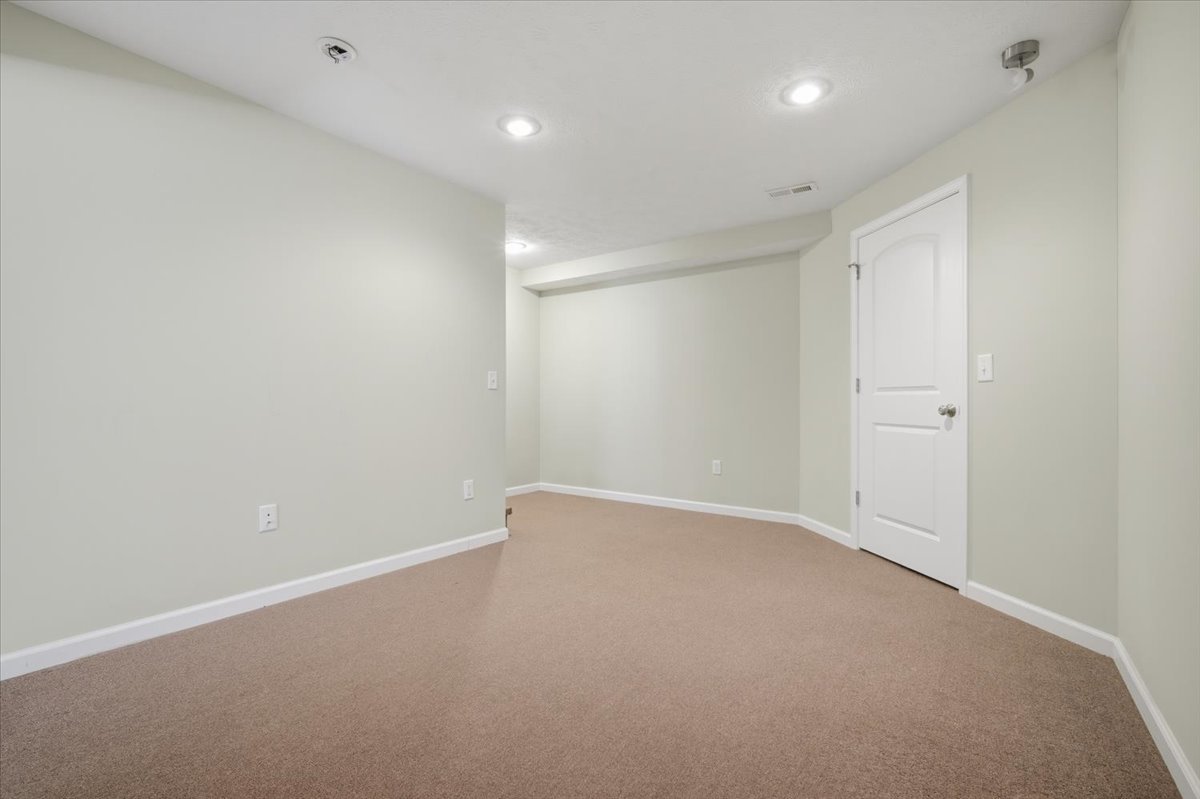 2909 Breezewood Boulevard Property Photo 33
