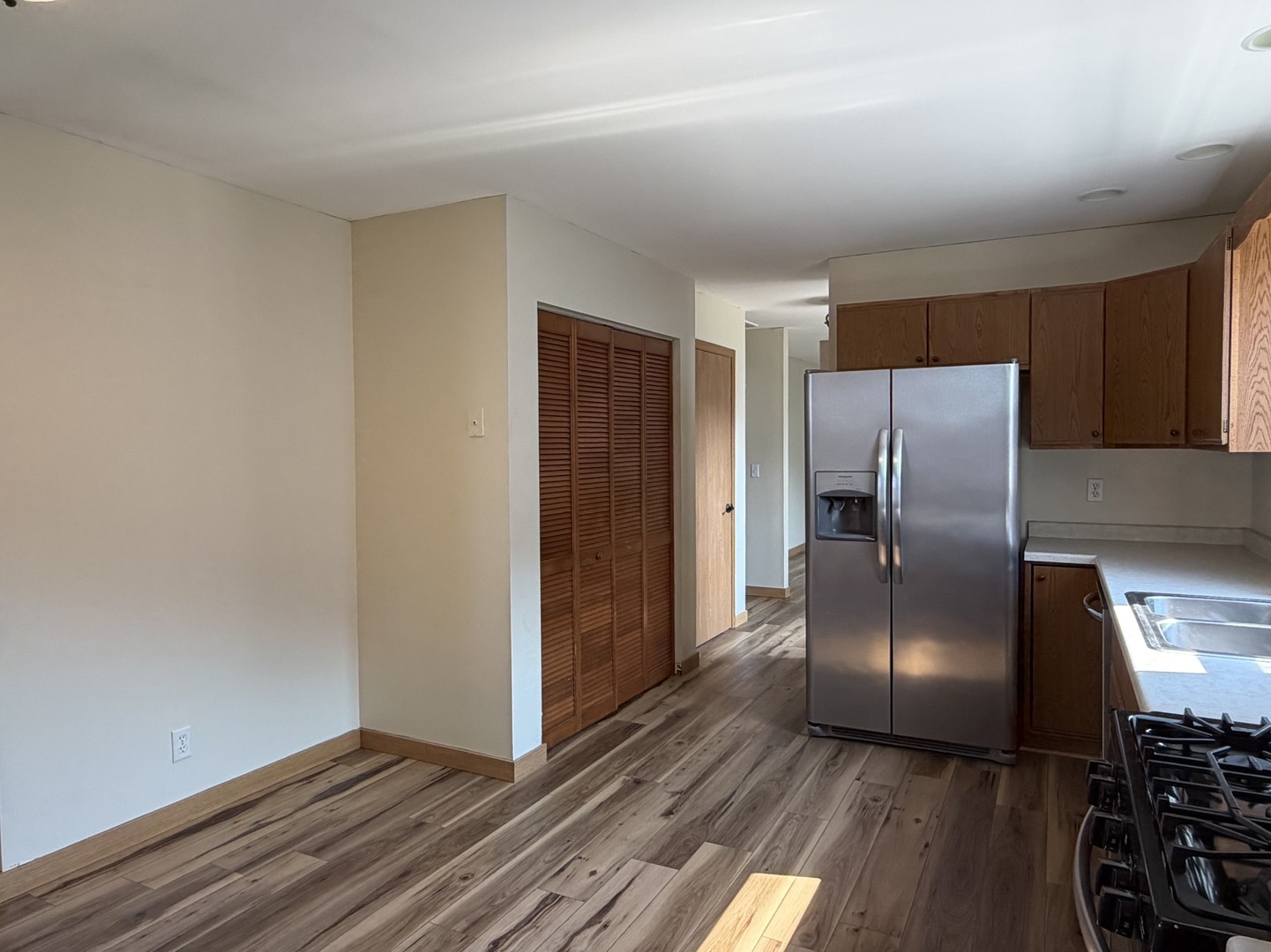 342 E Myrtle Street Property Photo 8