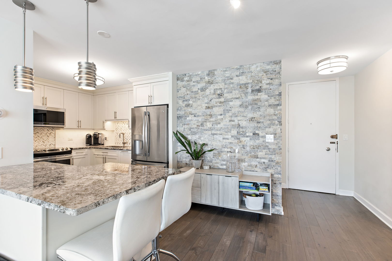 1440 N Lake Shore Drive 18g Property Photo 6