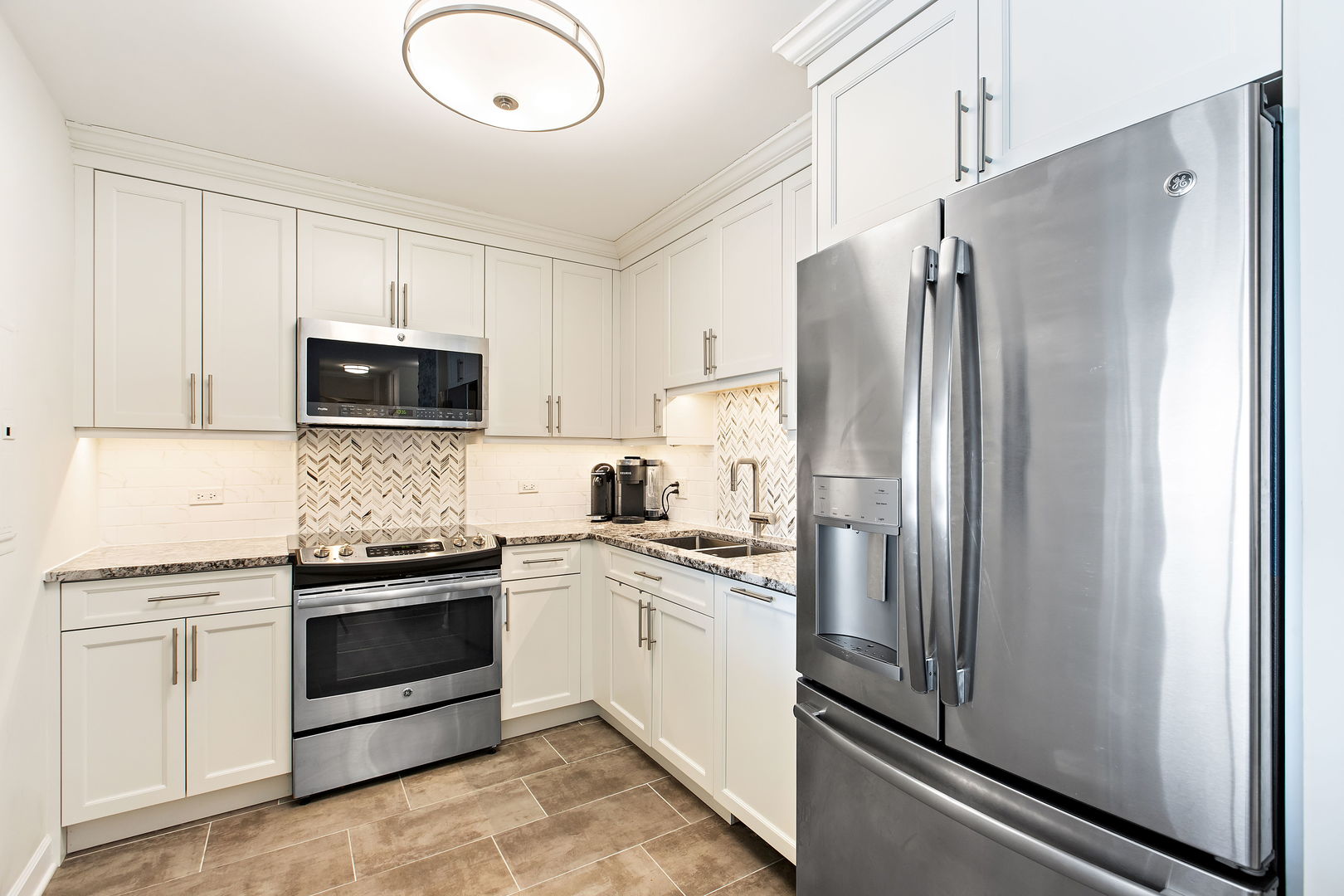 1440 N Lake Shore Drive 18g Property Photo 9