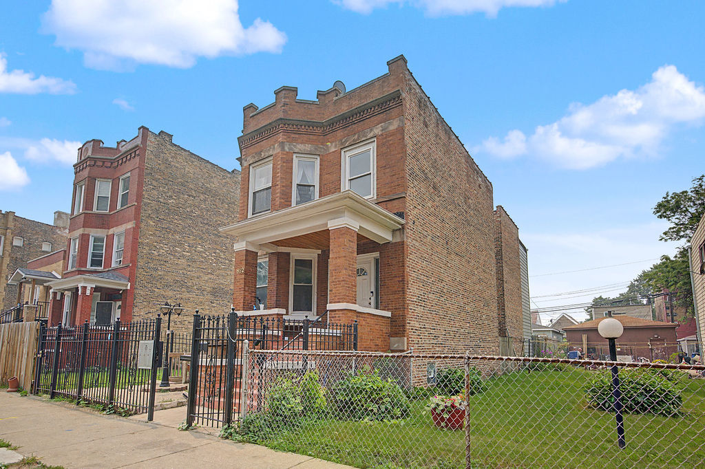 852 N Springfield Avenue Property Photo 1