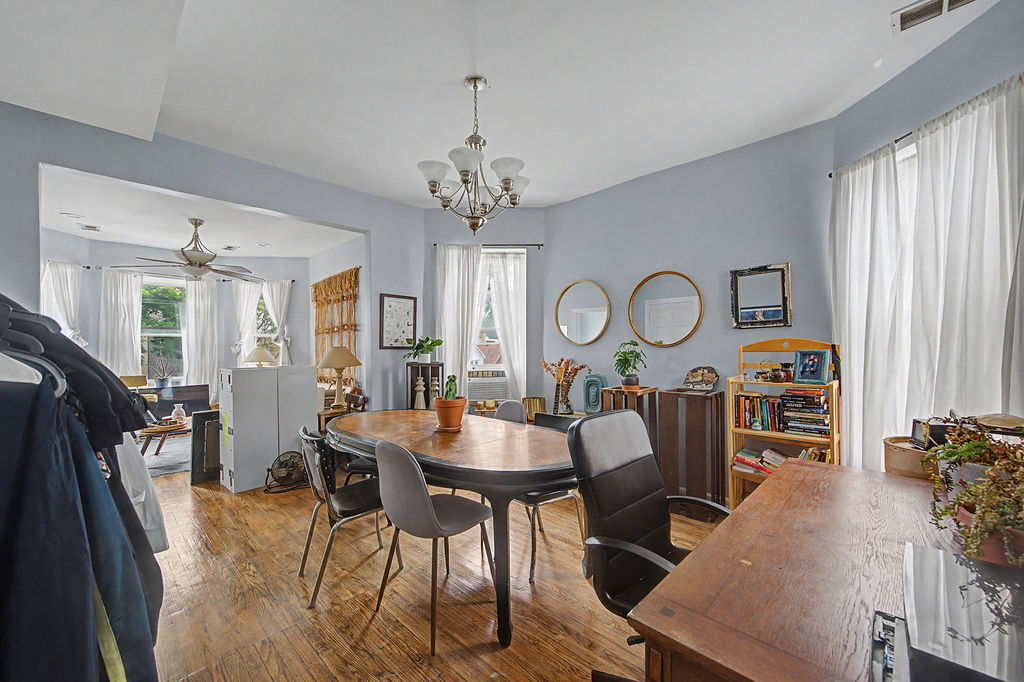 852 N Springfield Avenue Property Photo 10