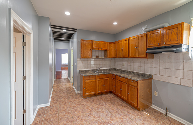 852 N Springfield Avenue Property Photo 27