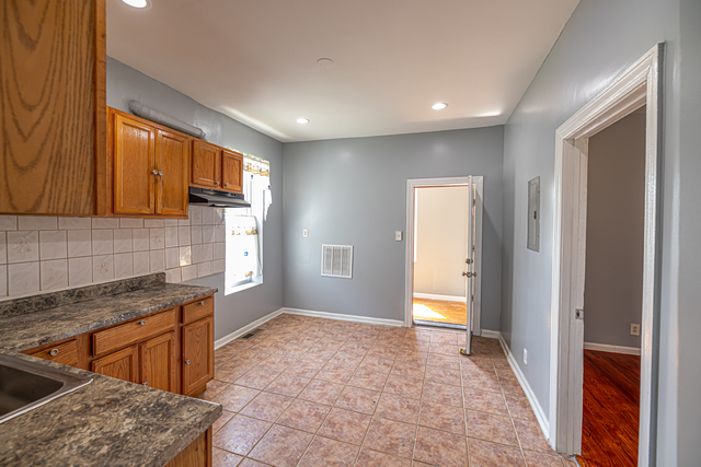 852 N Springfield Avenue Property Photo 28