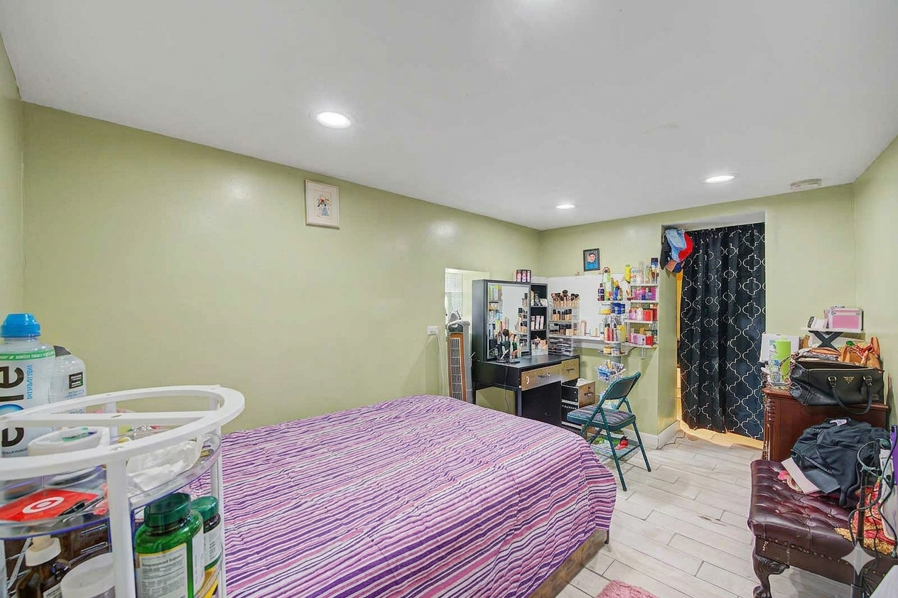 852 N Springfield Avenue Property Photo 36