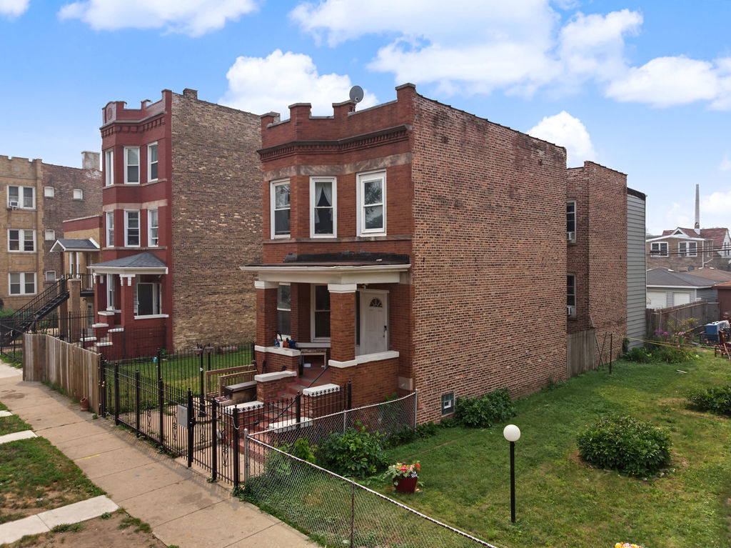 852 N Springfield Avenue Property Photo 44