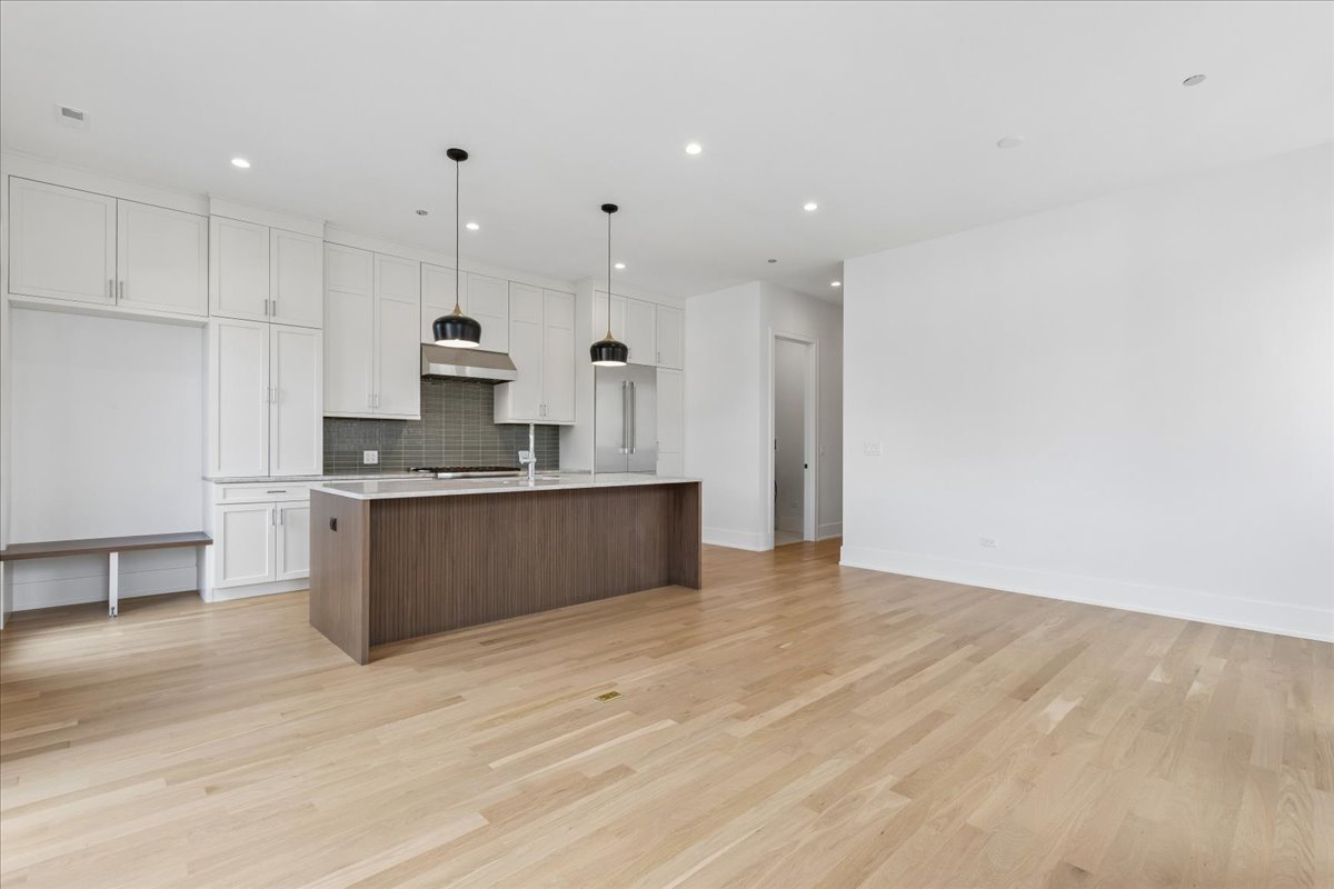 3820 N Damen Avenue 2 Property Photo 5