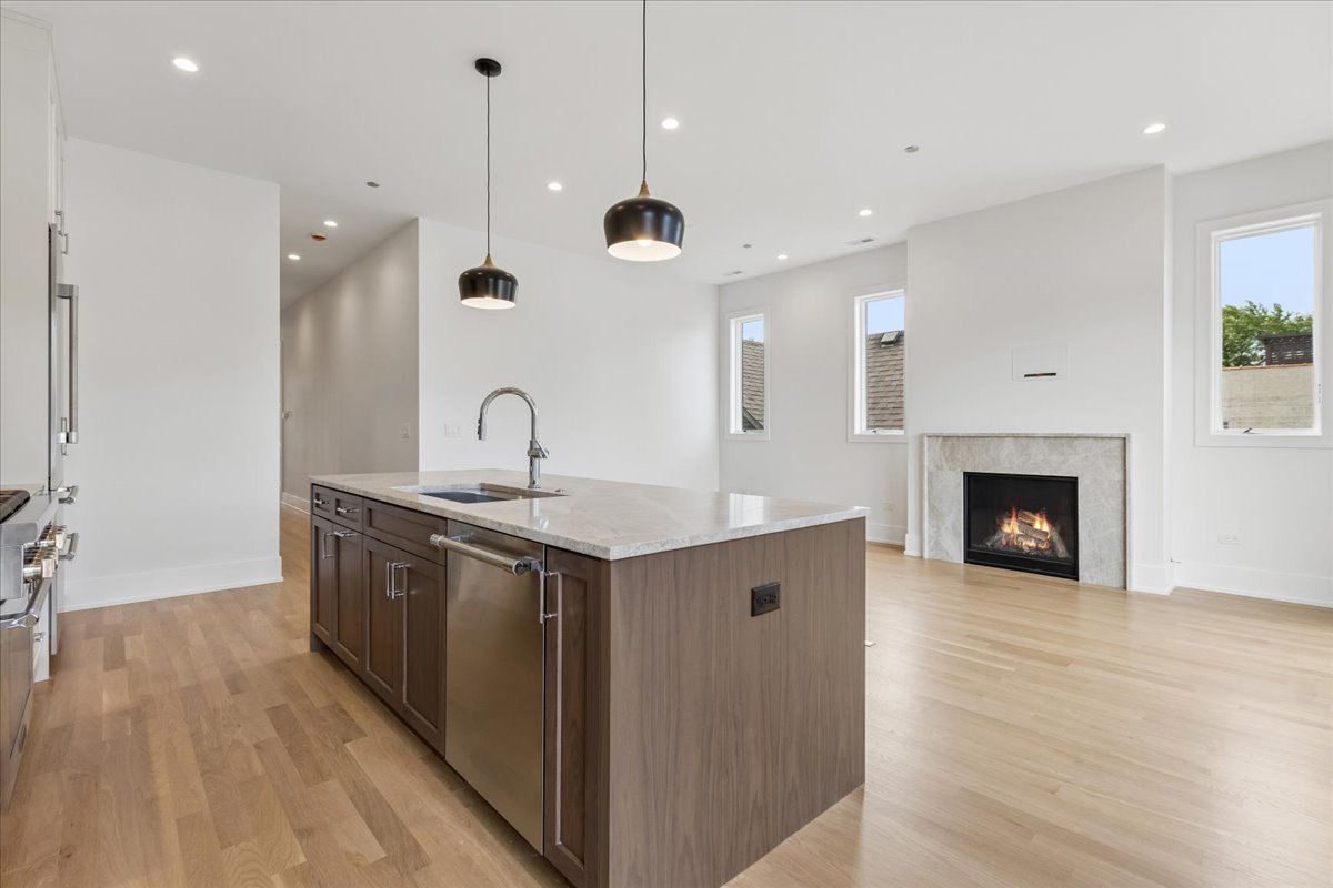 3820 N Damen Avenue 2 Property Photo 8