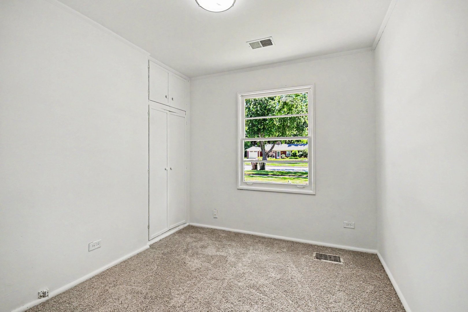 322 Indianwood Boulevard Property Photo 10