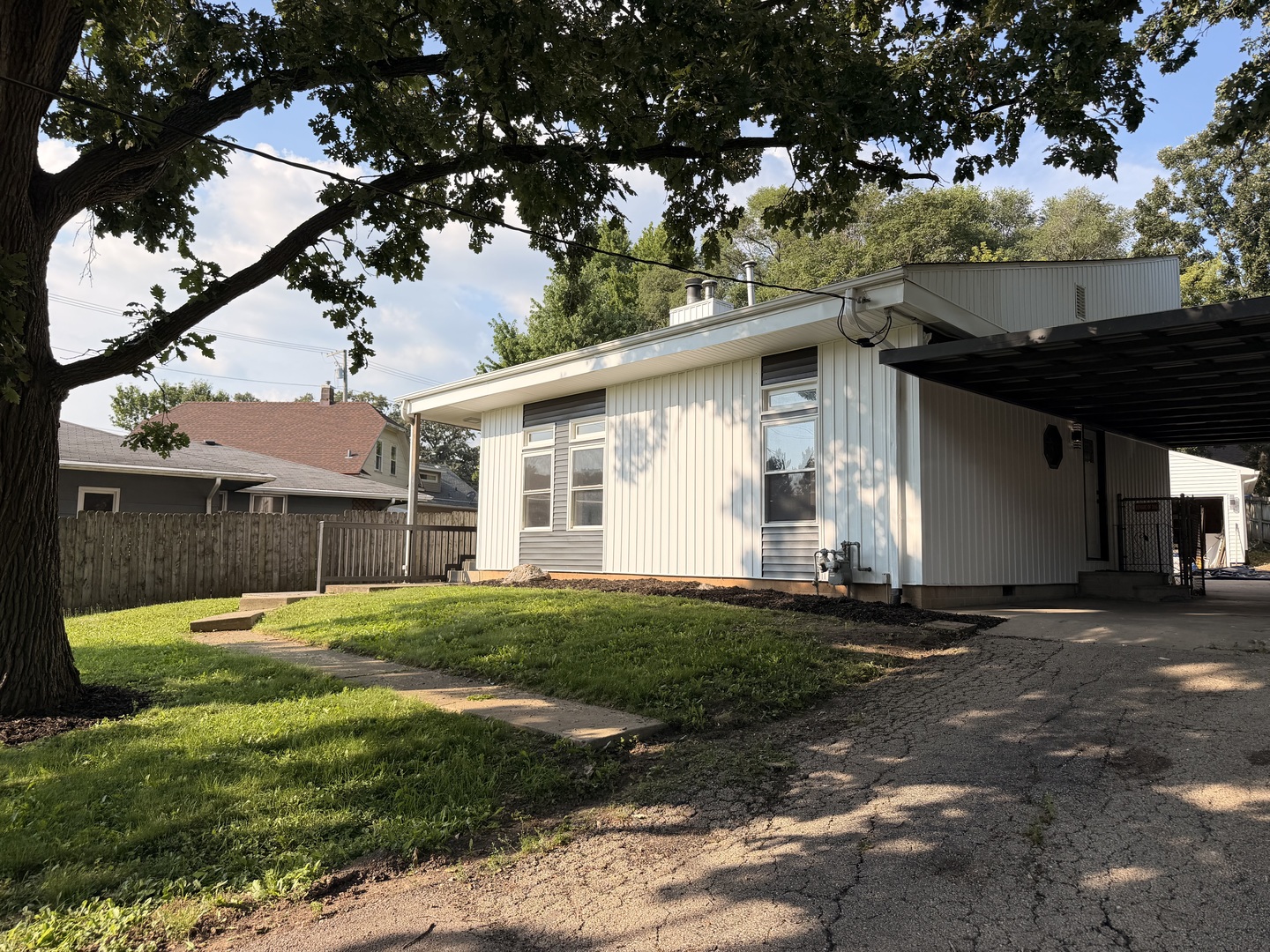121 Oak Drive Property Photo 3