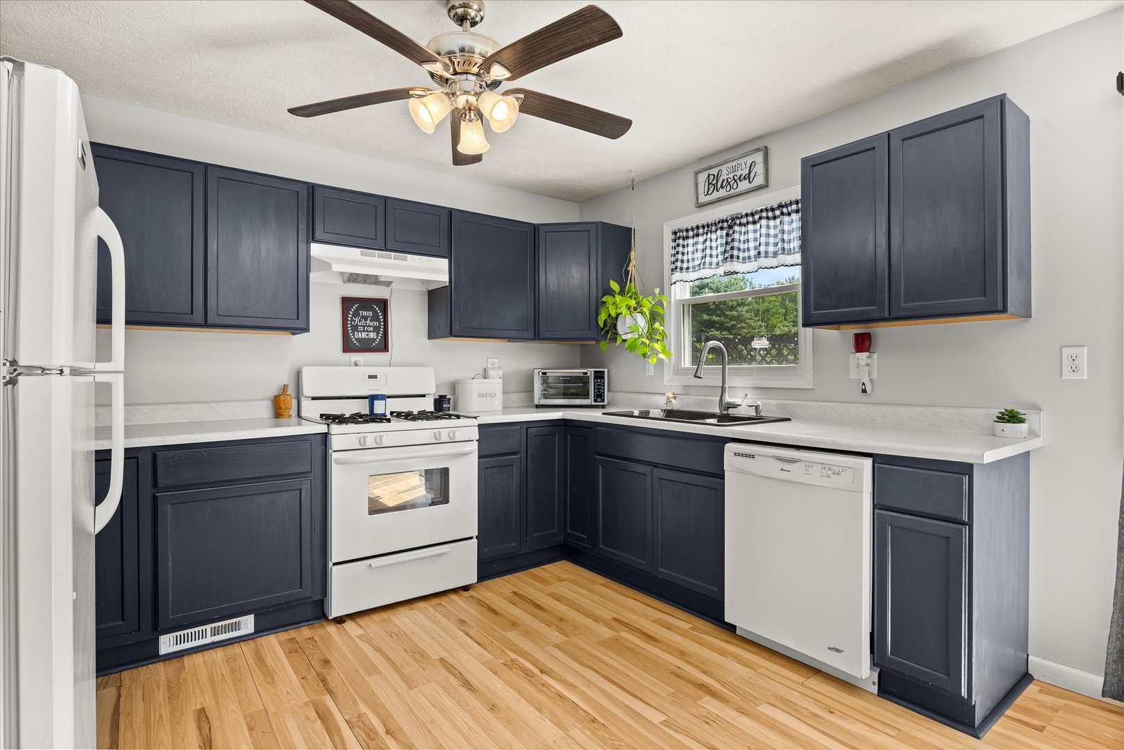 1837 S Jacobs Street Property Photo 13