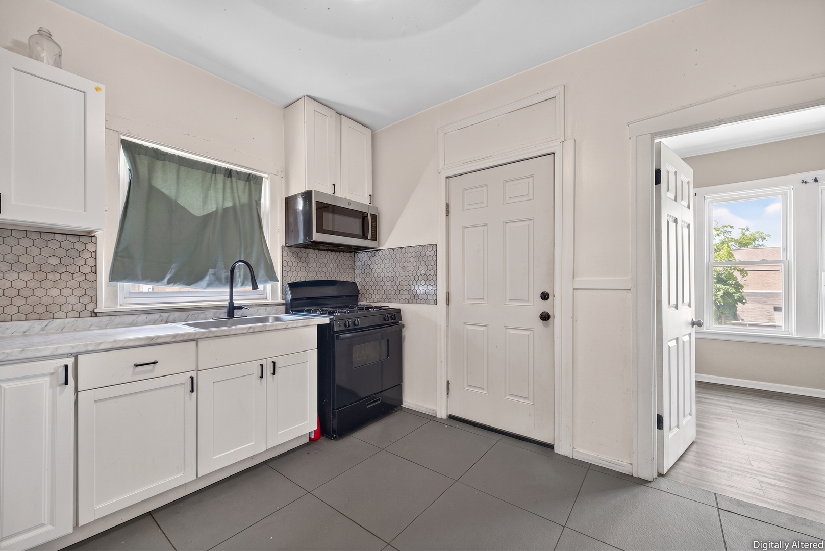 4826 Wright Terrace Property Photo 6