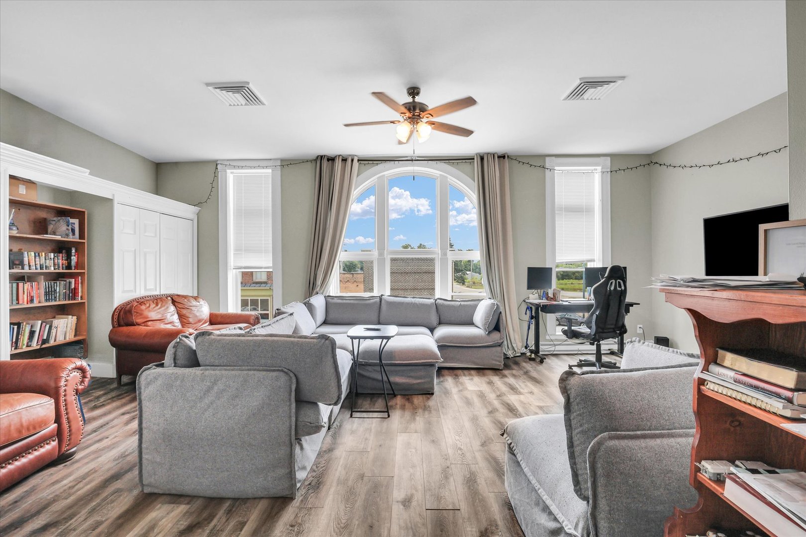 12709927 Property Photo 35