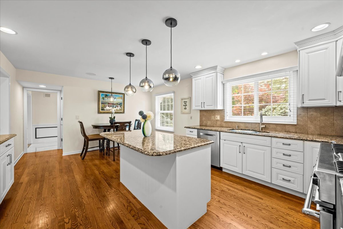 455 Rockefeller Road Property Photo 12