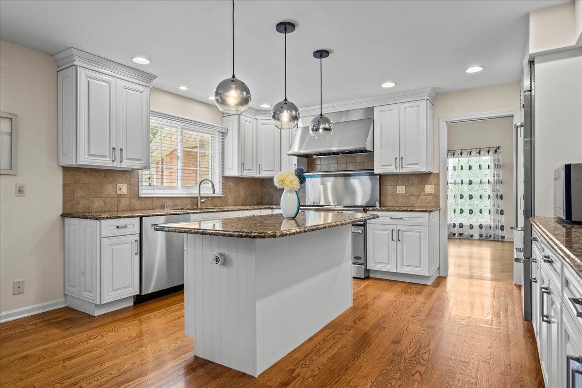 455 Rockefeller Road Property Photo 14