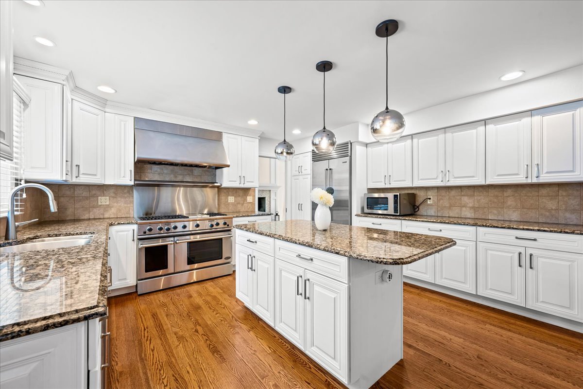 455 Rockefeller Road Property Photo 15
