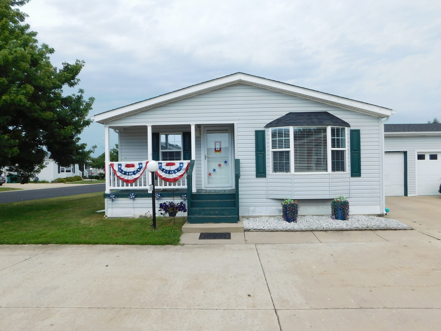 653a Bluebird Circle Property Photo 1