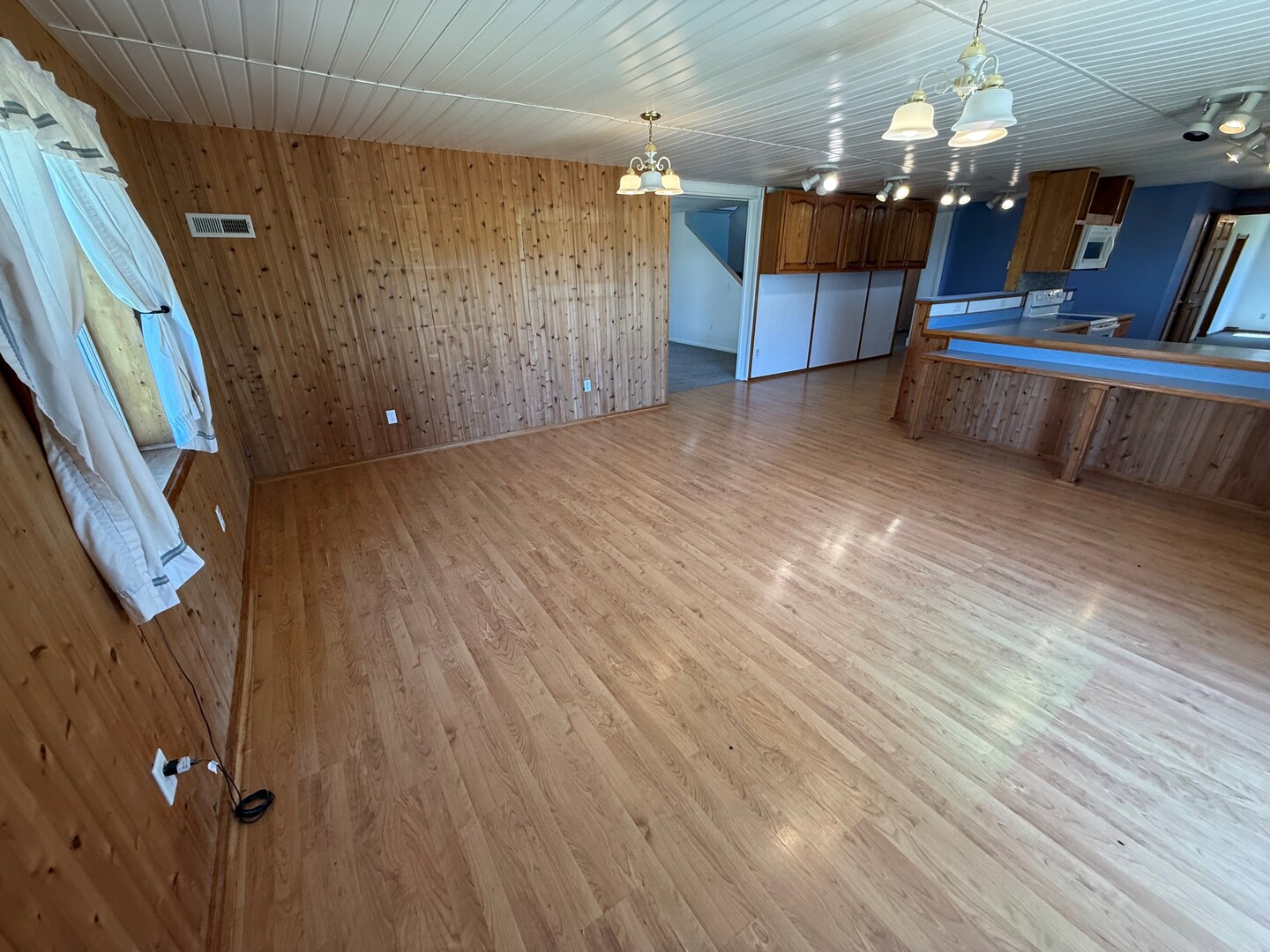 2093 Spicer Avenue Property Photo 4