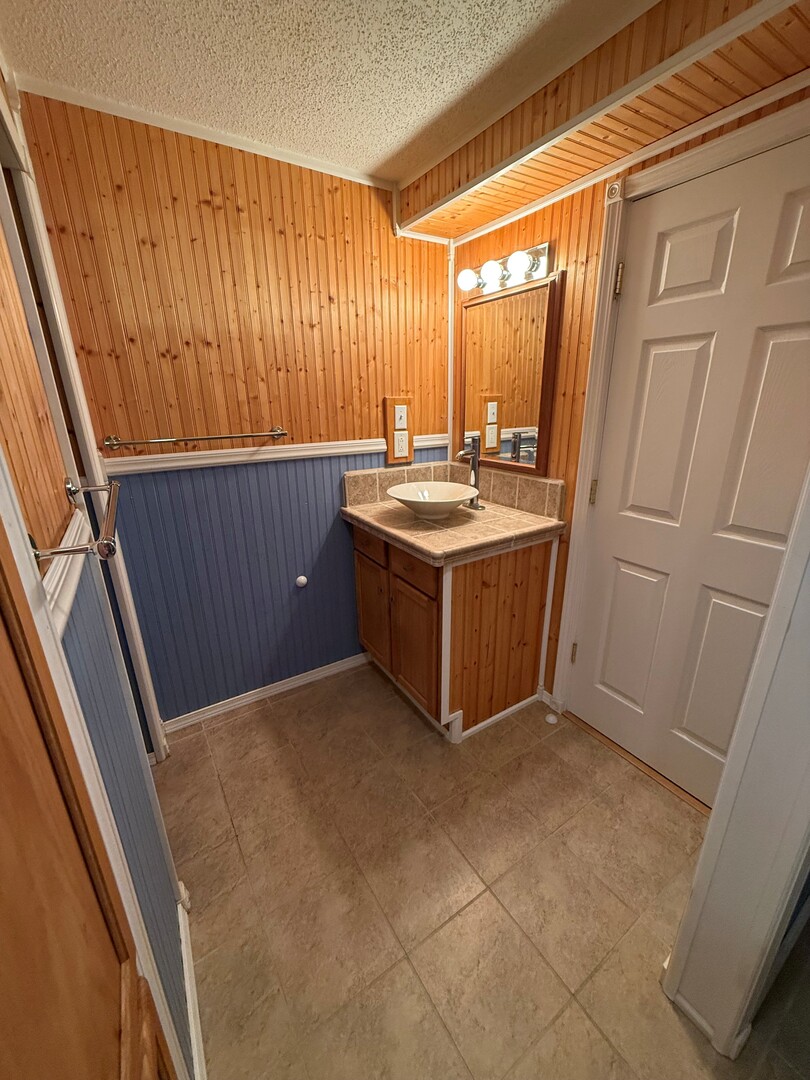 2093 Spicer Avenue Property Photo 9