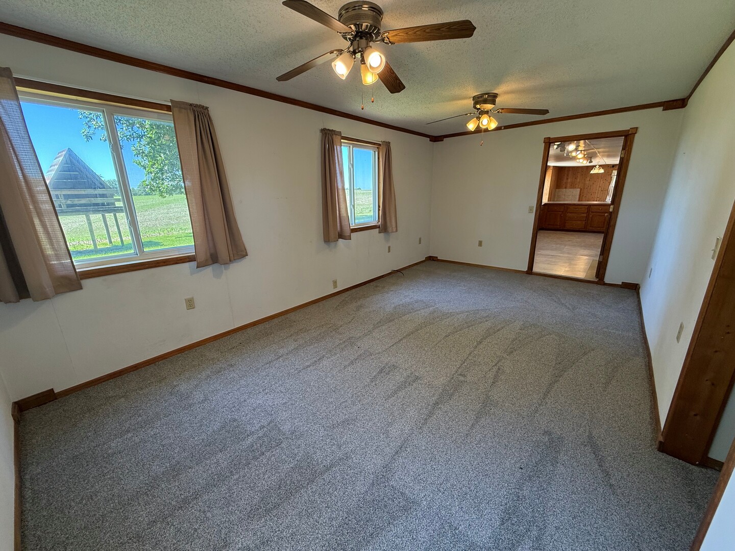 2093 Spicer Avenue Property Photo 10